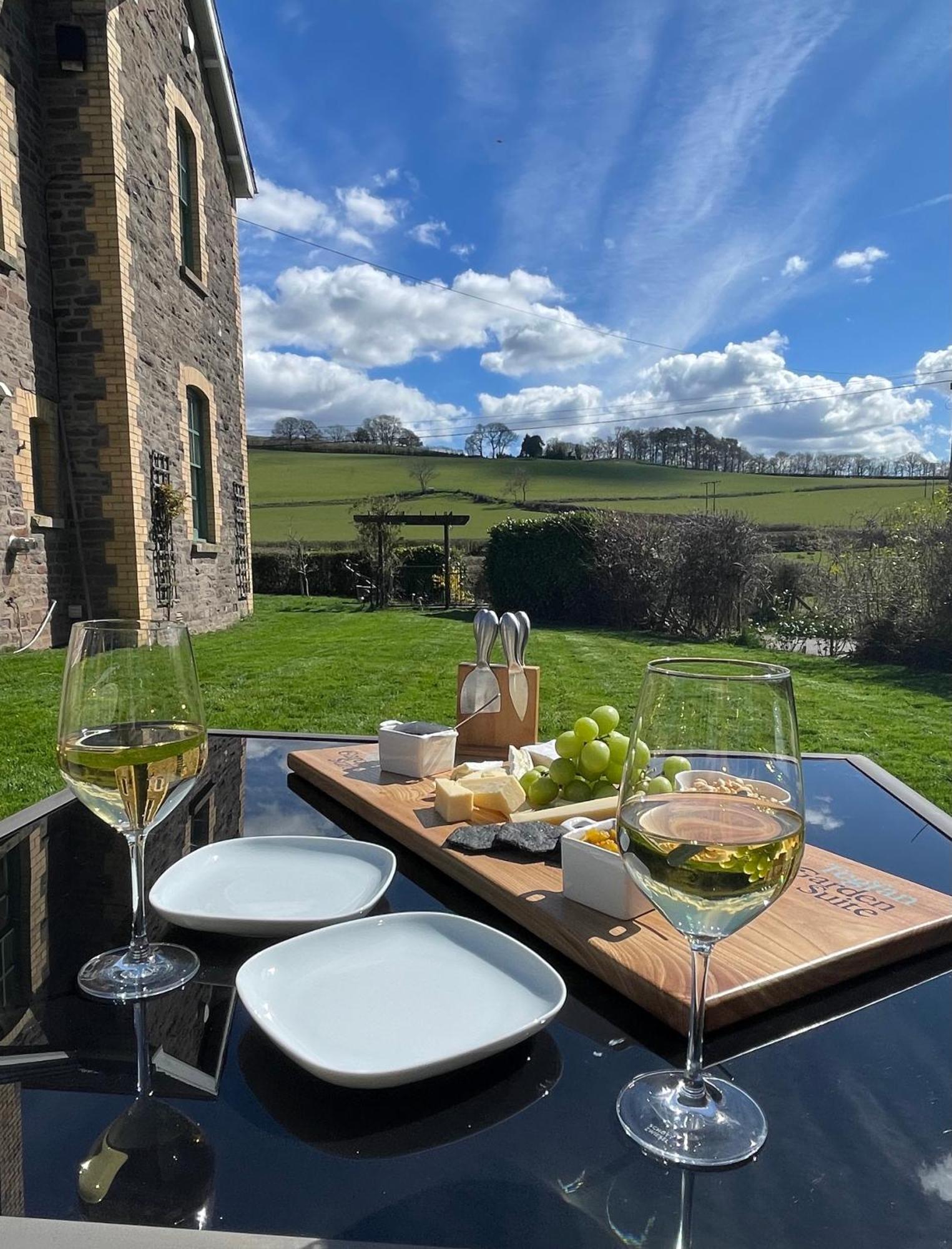 Tegfan Garden Suite Talgarth Bagian luar foto